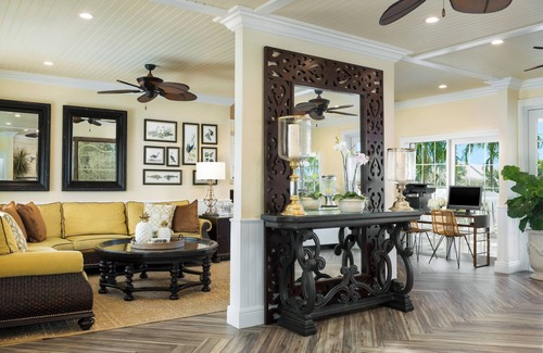 Uptown - Upper Duval Hotel | Relax in Style with 3 Swimming Pools Access and Easy Beach Walks in Key West