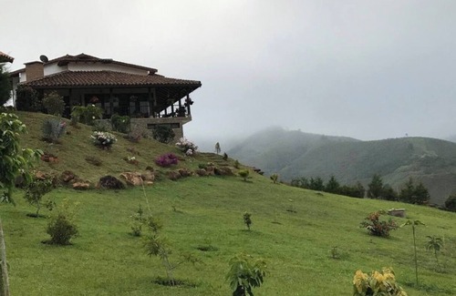 Dagua House | Relax in the clouds! Beautiful country home in the mountains of Colombia.