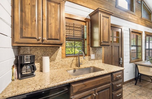 Indian Point Villa | Relax in this Family Cabin on the Lake! - Indian Point (C15)