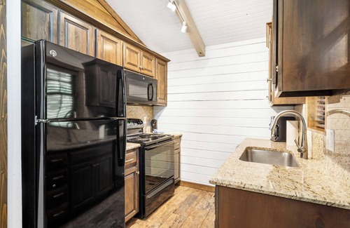 Indian Point Villa | Relax in this Family Cabin on the Lake! - Indian Point (C15)