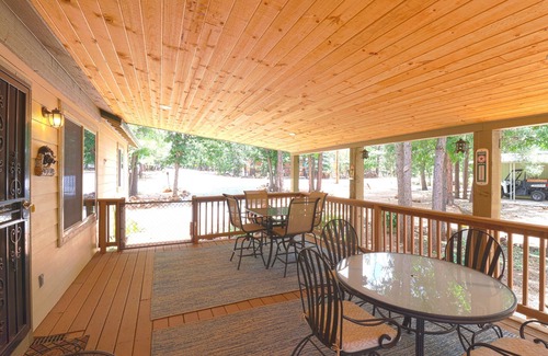 Pinetop House | Relax in your cozy home in the woods. Pets Welcome. Book long-term and save!