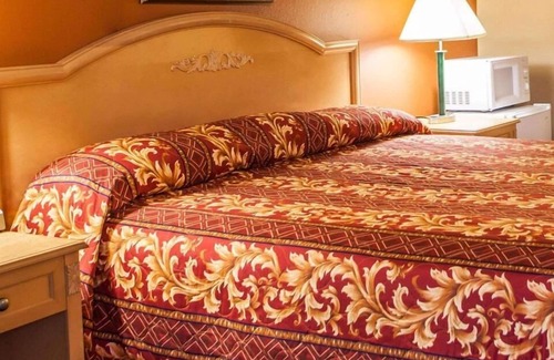 St. Charles Hotel | Relax Inn Saint Charles