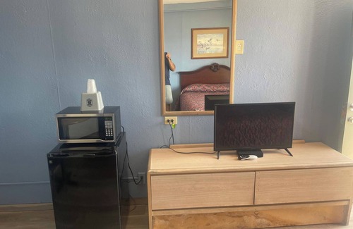 Clinton Hotel | Relax Inn