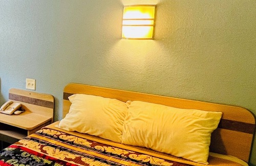 Oakville Hotel | Relax Inn