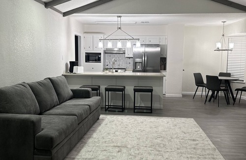 Leon Valley House | Relax….Lots of space place!n Close to La Cantera-Six flags-Sea World