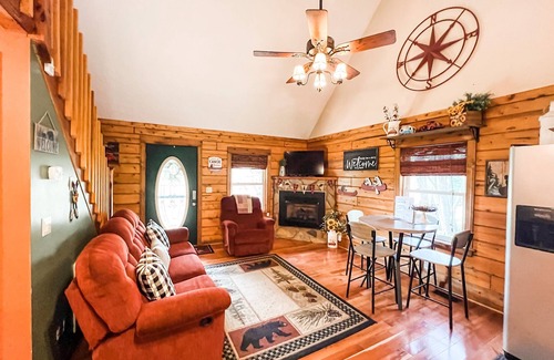 Piper Gap Cabin | Relax @ Mt. Melody Log Cabin. Brand New Hot Tub and Masterbath. by Trout Stream