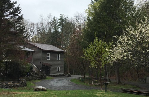 Woodstock Apartment | Relax near Catskills in our cozy Woodstock Apartment