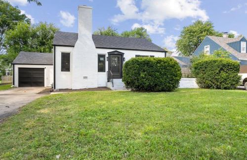 Joliet House | Relax & Play - 4BR Home with Game Room for Family & Outdoor Area