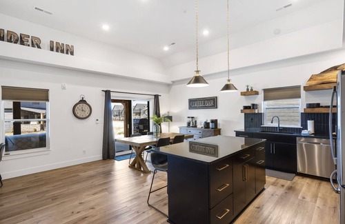 Hollister House | Relax & Play | Hot Tub, Indoor Pool, Arcade Games, & Free Show Tickets!