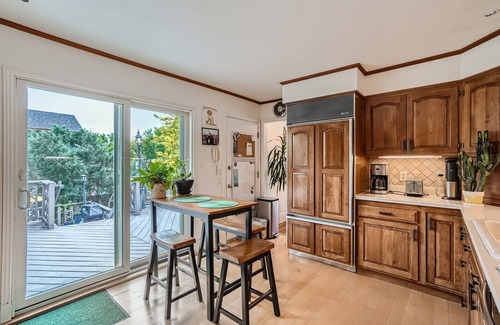 Park East House | Relax & Play in Boulder | Sauna, Games, Trampoline & Yard