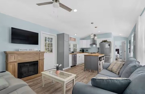 Freeport Cottage | Relax & Recharge: Bright 1-Bedroom Cottage in Freeport