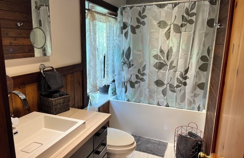 Central Okanagan Cottage | Relax, Recharge & Play - Private Lakeview retreat w/fire pit, big deck, Pets ok