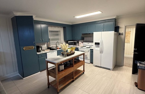 Mint Hill House | Relax & Reflect at Bethel, Mint Hill. 5beds, 1 futon 3,5baths