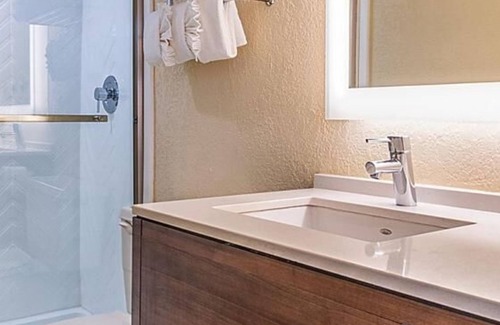 Miami Springs Hotel | Relax & Unwind! 2 Comfortable Units, On-site Pool, Close to Bayfront Park!