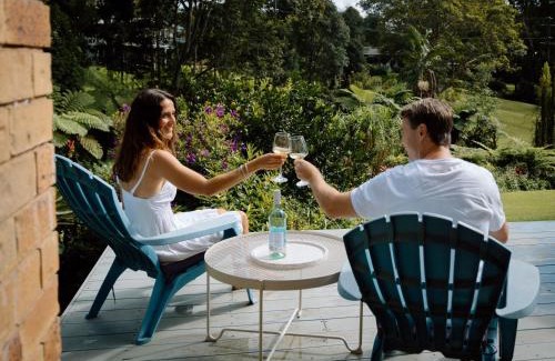 Maleny House | Relax Unwind This Summer at Nordic Star with Lake View