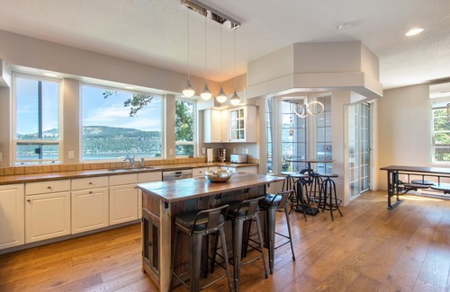 Hood River House | Relax & Watch the River, Elegant, Downtown Location, Views