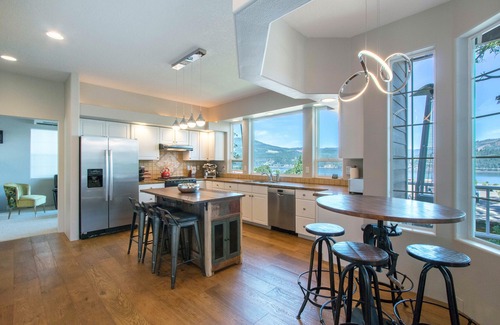 Hood River House | Relax & Watch the River, Elegant, Downtown Location, Views