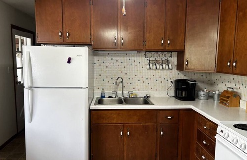 West Frankfort House | Relaxation at its Best with Hot Tub and Game Room