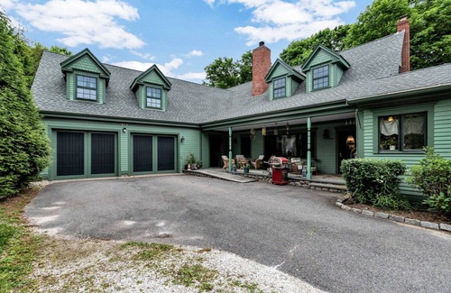 Teaticket House | Relaxation HQ – Large Cape Home with Onsite Spa RPAM112