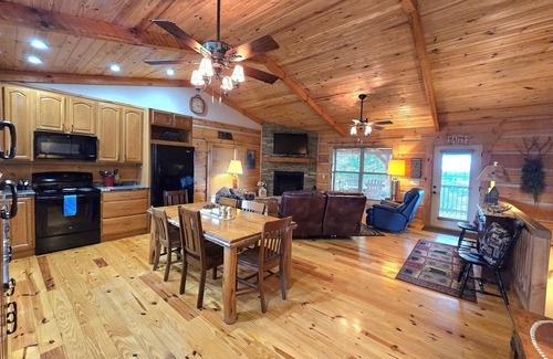 Newport Cabin | Relaxation Meets Fun at Our “Endless View Cabin”