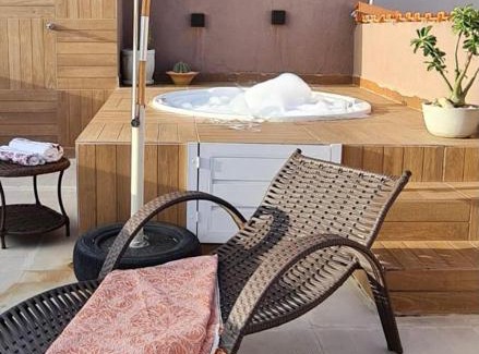 Atalaia Apartment | Relaxe na banheira de hidromassagem com vista mar