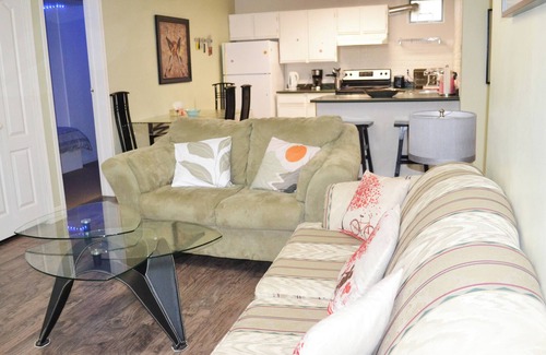 Coquitlam House | Relaxed and Homey 2-Bedroom/Full Bath Suite -Coquitlam, Douglas College, Lafarge