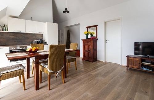 Ueberlingen Apartment | Relaxed peace above the rooftops in Überlingen West with a view of Lake Constance