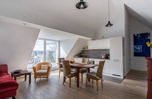 Ueberlingen Apartment | Relaxed peace above the rooftops in Überlingen West with a view of Lake Constance