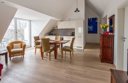 Ueberlingen Apartment | Relaxed peace above the rooftops in Überlingen West with a view of Lake Constance