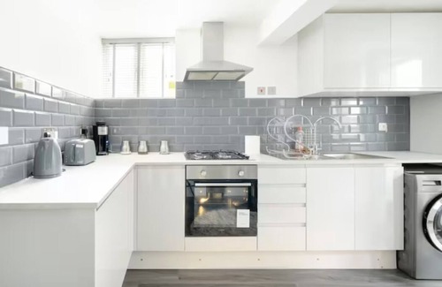 Uxbridge South Apartment | Relaxing 2-bedroom apartment with Hot Tub in Uxbridge