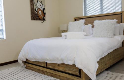 Greater Johannesburg Metropolitan Area Apartment | Relaxing 2-Bedroom Stay in Secure Jackal Creek Golf Estate