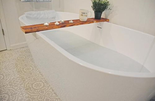 New Market House | Relaxing 2-Master Suite Mountain Top - Fire Pit