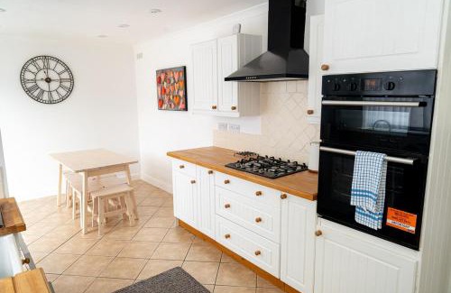 Basingstoke House | Relaxing 3-Bed Family Stay in Basingstoke