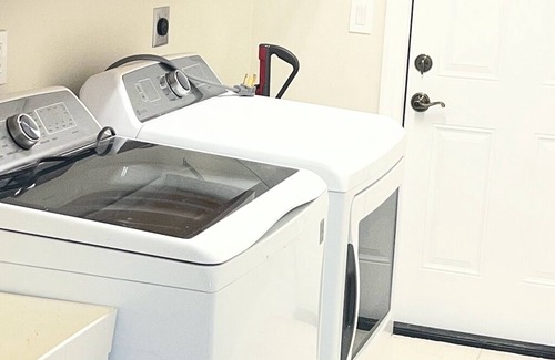 Iona House | Relaxing 3-Bedroom 2-Bath Home Golf and Sanibel and Ft Myers Beaches