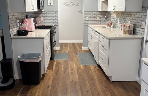 Aloha House | Relaxing 3-Bedroom Home, near Intel & Nike! Public transit 5 min away!