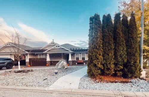 Foothills Apartment | Relaxing 3 bedroom suite, near Silver Star Resort