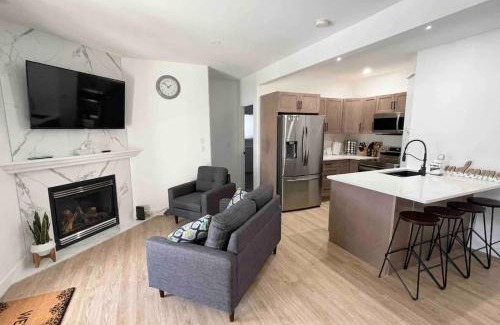 Foothills Apartment | Relaxing 3 bedroom suite, near Silver Star Resort