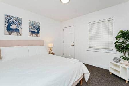 Jacksonville House | Relaxing 3-Bedroom w 150 Inch Projector & Pool Table