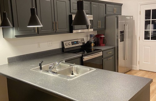 National Hills House | Relaxing 3 BR2BA Retreat with HotTub only 1.4 to Augusta National