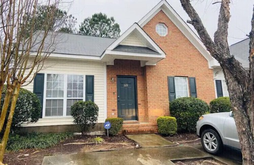 National Hills House | Relaxing 3 BR2BA Retreat with HotTub only 1.4 to Augusta National