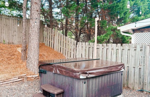 National Hills House | Relaxing 3 BR2BA Retreat with HotTub only 1.4 to Augusta National