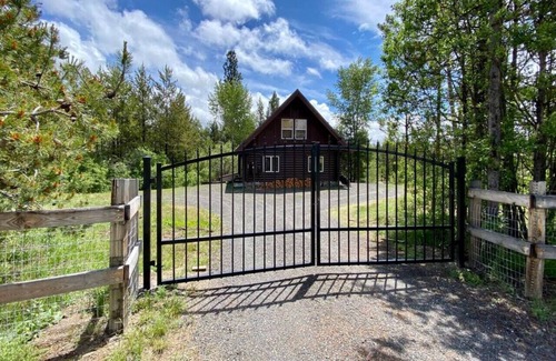 Donnelly Cabin | Relaxing 5 Bedroom Log Cabin with Large Backyard