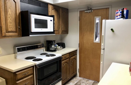 Lexington House | Relaxing 7- bedroom Retreat Center, Glamping style. 250 acres, hiking trails