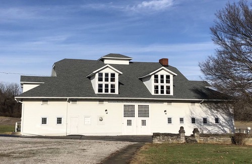 Lexington House | Relaxing 7- bedroom Retreat Center, Glamping style. 250 acres, hiking trails