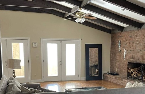 Albany House | Relaxing and Spacious Lake Front Home w/indoor fireplace