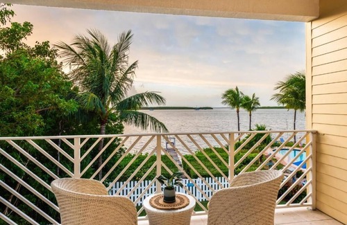Islamorada Villa | Relaxing Bay Front Villa Ideal For Romantic Couple Beach Getaway | Free Park