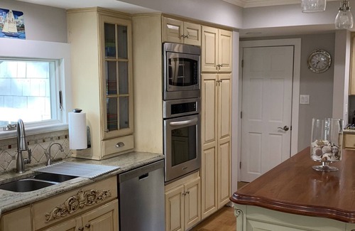 Shoreham House | Relaxing Beach Front with deck and fire pit perfect for the family