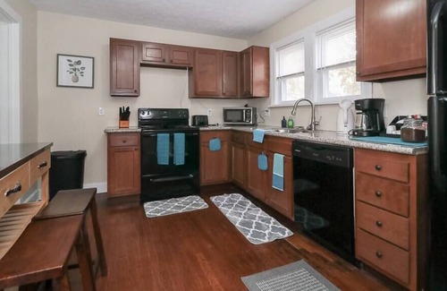 South Euclid House | Relaxing Brick Tudor Home near Oakwood Park