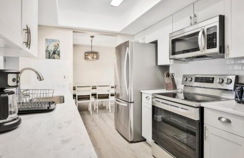 North Port House | Relaxing canal front 2 BR pool home in North Port - Pineapple Way