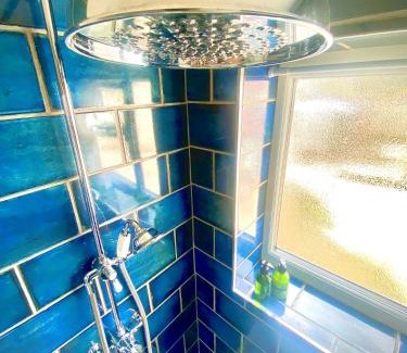 Newton Aycliffe House | Relaxing Cottage Escape - Pub - Fire - King Size Bed